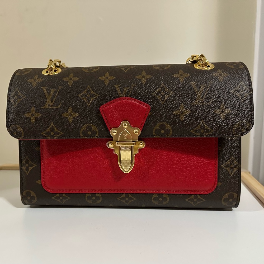 Louis Vuitton Victoire (discontinued)